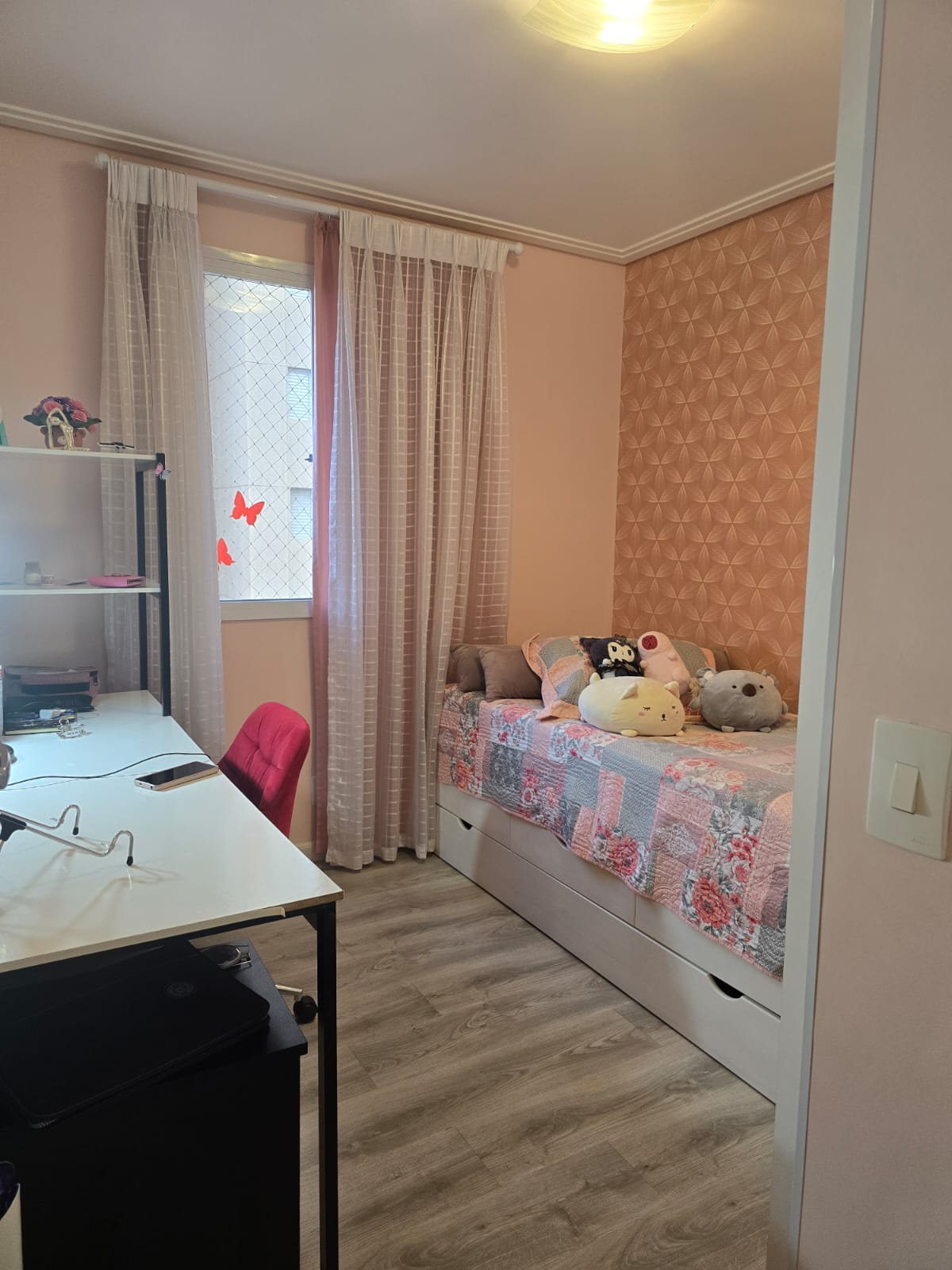 Dormitório de solteiro com escrivaninha do apartamento 115 m² no Condomínio Alegria, Guarulhos