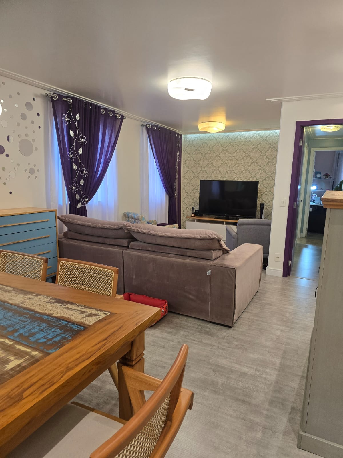 Living com sala de estar e jantar integradas do apartamento 115 m² no Condomínio Alegria, Guarulhos