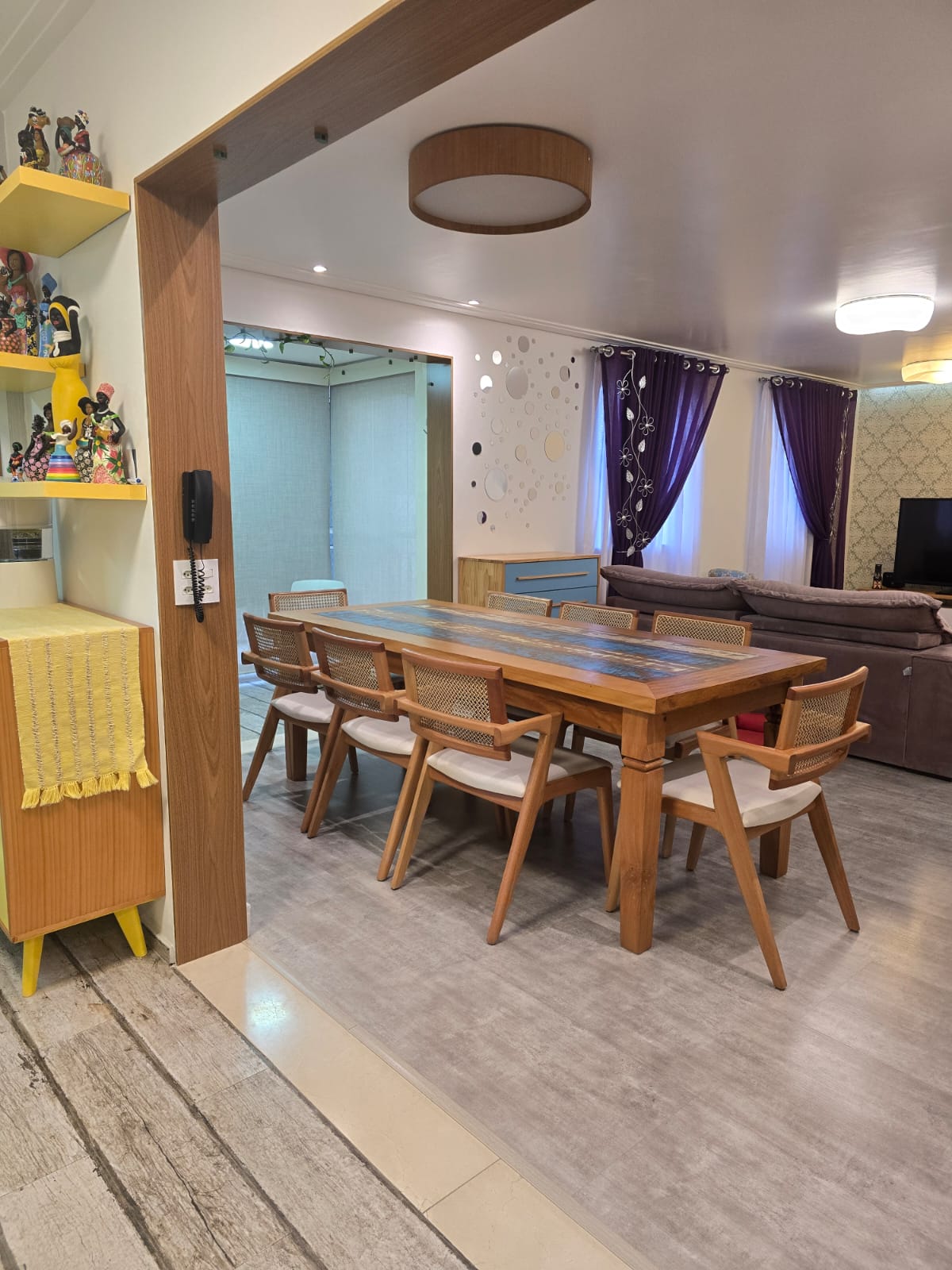 Sala ampla de apartamento 3 dormitórios no Condomínio Alegria, Vila Santo Antônio, Guarulhos