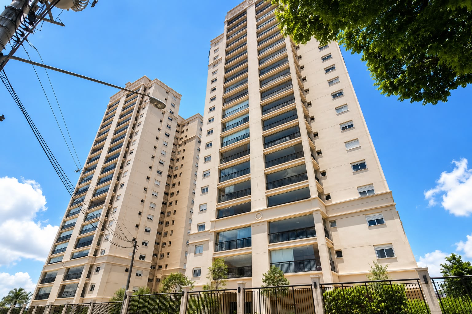 Fachada do Condomínio Square Guarulhos — apartamento de luxo com 4 dormitórios e 3 suítes à venda no Macedo, próximo à Avenida Paulo Faccini e Rodovia Dutra