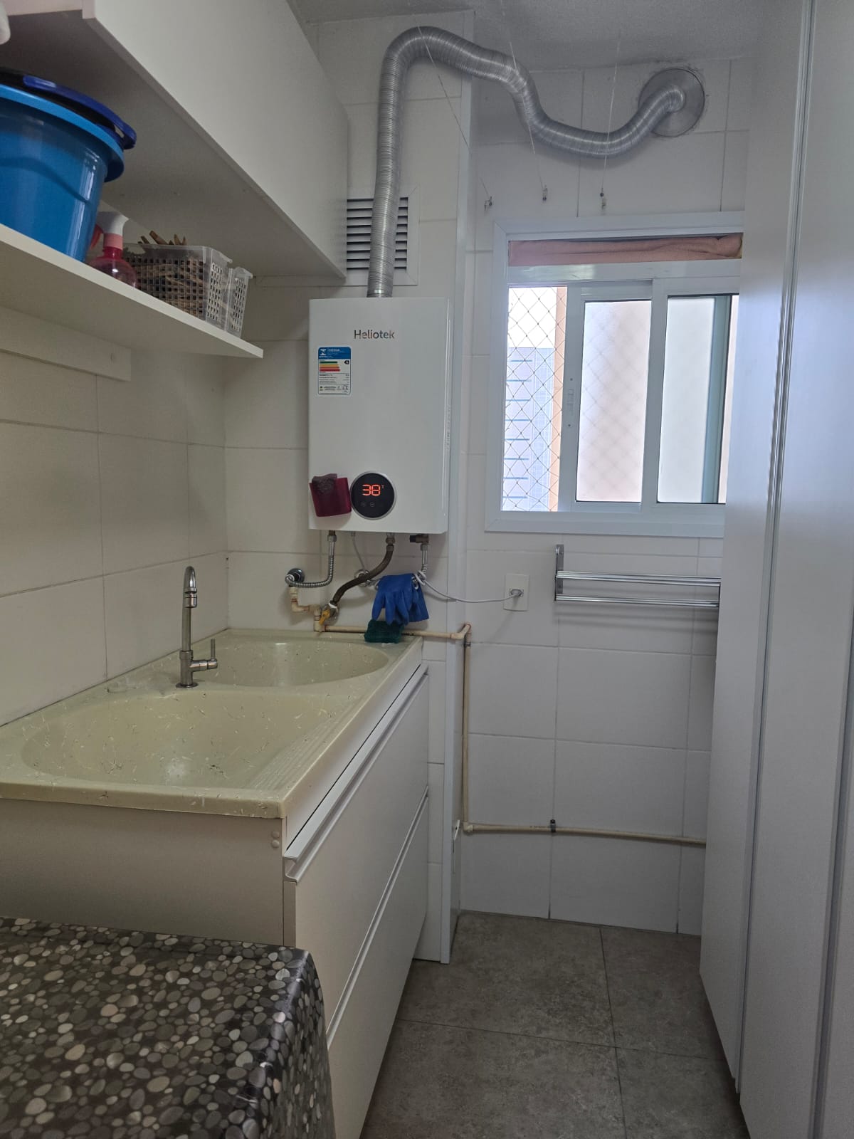 Lavanderia com móveis planejados do apartamento 115 m² no Condomínio Alegria, Guarulhos